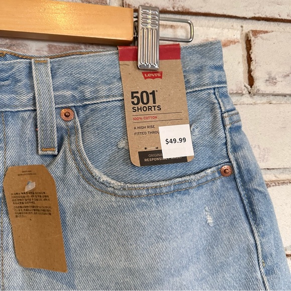 NWT Levi’s 501 high rise light wash jean shorts size 28 - Picture 2 of 4